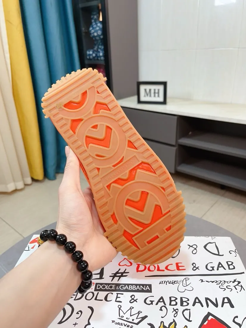 Men's men's shoes💰458🌹🌹New Dolce & Gabbana/DG heavy industry series, new casual fashion shoes👟Simple and elegant style, fashionable and exclusive👑Fashionable and generous. Original breathable cotton + hand-painted craftsmanship, comfortable breathable lining. Exquisite luxury, super A level! Compared with the genuine product at the counter, the version is no worse at all💕Size: 35-46